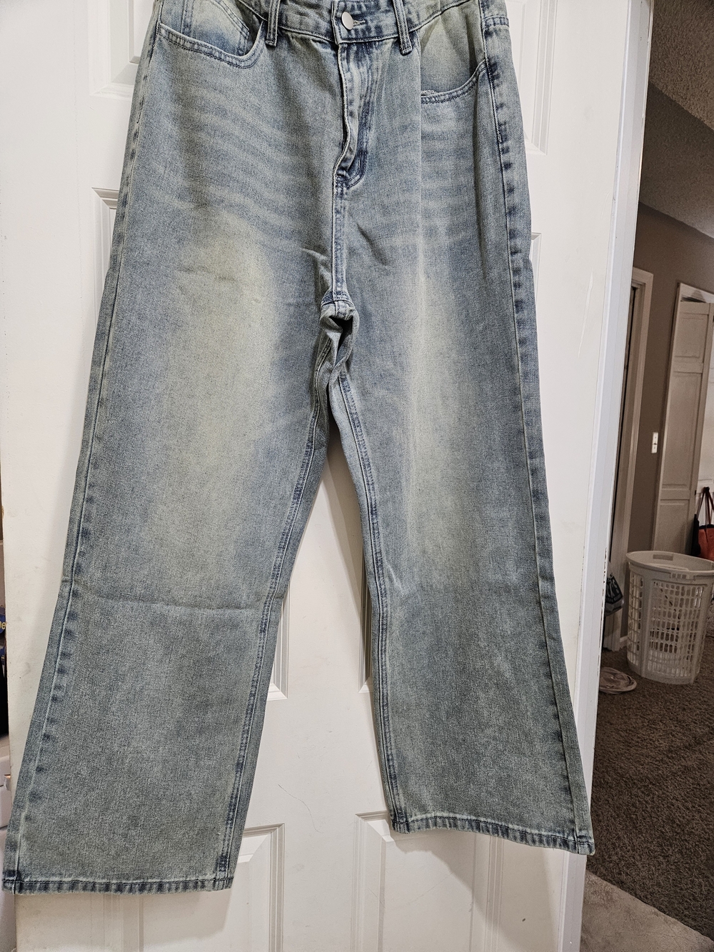 Men's Light Wash Blue Straight-Leg Jeans